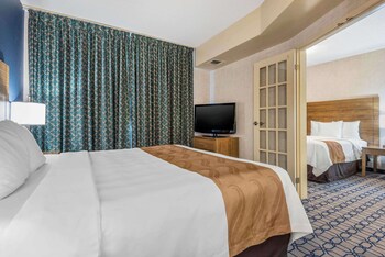 Suite, Non Smoking (1 King Bed, 1 Double Bed)