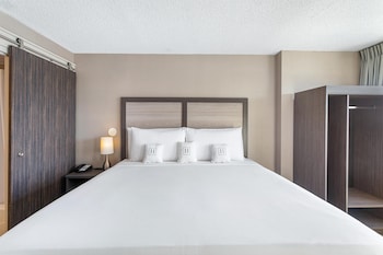 Suite, 1 King Bed, Non Smoking (with Sofabed)