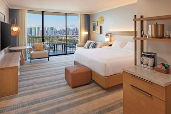 Room, 1 King Bed, Roll-In Shower, Lagoon View (Rainbow Tower, Renovated)
