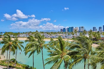Room, 1 King Bed, Roll-In Shower, Partial Ocean View (Rainbow Tower, Renovated)