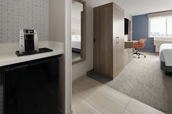 Standard Room, 1 King Bed, River View