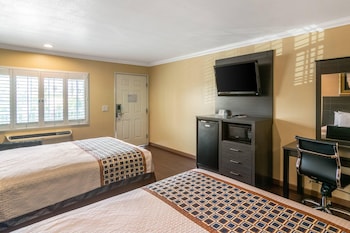 Deluxe Room, 2 Queen Beds, Non Smoking