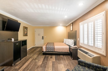 Deluxe Room, 1 King Bed, Non Smoking