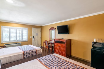 Standard Room, 2 Queen Beds, Non Smoking