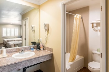 Deluxe Room, 2 Queen Beds, Non Smoking