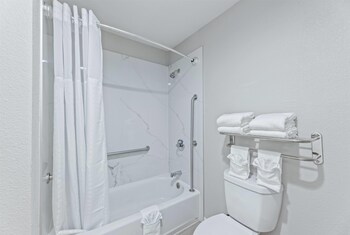 Room, 1 King Bed, Accessible, Non Smoking (Mobility,Hearing,Tub w/Grab Bars)