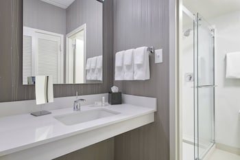 Suite, 1 Bedroom, Courtyard View