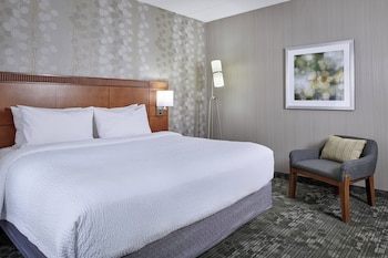 Suite, 1 Bedroom, Courtyard View
