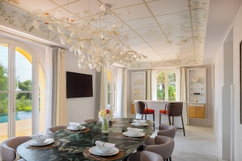 Villa (Clair Soleil)