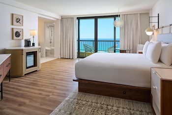 One Bedroom Ocean Front Suite