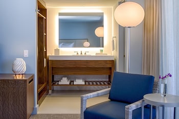 Room, 2 Queen Beds, City View (High Floor, Waikiki View)