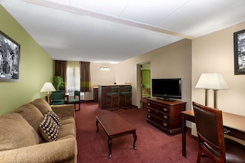 Suite, 1 King Bed, Non Smoking, Jetted Tub (Pool Area)