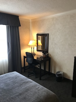 Standard Room, 1 King Bed