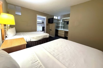 Suite (2 Full Beds)