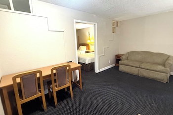 Suite (2 Full Beds)
