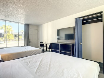 Basic Room, 2 Queen Beds, Non Smoking