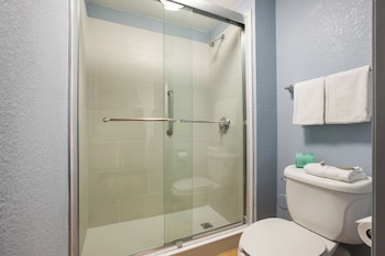 Deluxe Room, 1 Queen Bed (Smoke Free)