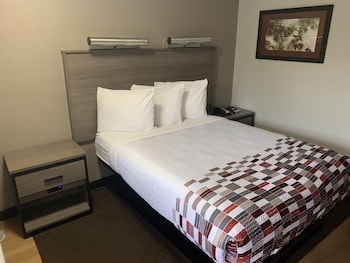 Deluxe Room, 1 Queen Bed (Smoke Free)