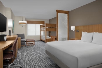 Family Room, Multiple Beds (King Bed)