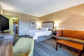 1 King Bed w/Sofabed