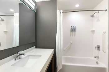 Room, 2 Queen Beds (Hearing Accessible)
