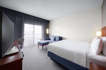 Deluxe Room, 1 King Bed with Sofa bed