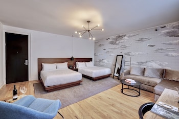 Deluxe Suite, 2 Queen Beds