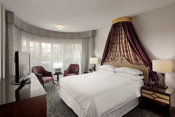 Castle Turret Suite King Bed with Sofa Sleeper