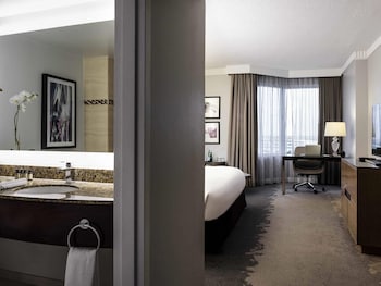 Superior Room, 1 King Bed, City View
