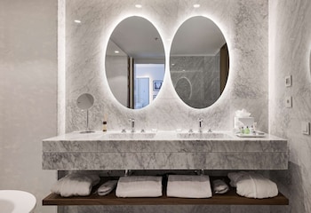 Premium Room, City View