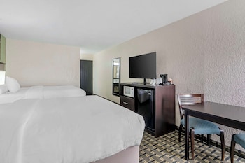 Standard Room, 2 Queen Beds, Non Smoking