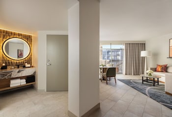 Suite (Fountain Court)