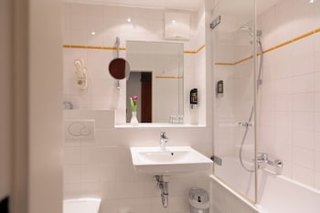 Standard Room, 1 King Bed (Vienna City View)
