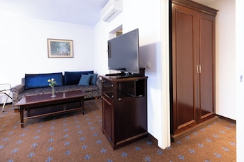 Suite, 1 Queen Bed with Sofa bed, Kitchenette (Family Room)