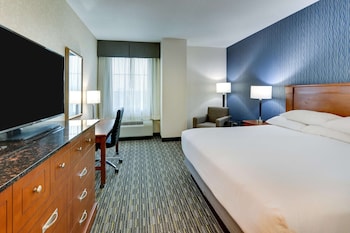 Suite, 1 King Bed with Sofa bed, Accessible (Sofa Sleeper, Tub, 2 Rooms)
