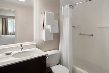 Suite, 2 Bedrooms, Fireplace (Mobility/Hearing Access, Roll-In Shwr)