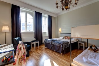 Family Room (Four)