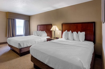 Standard Room, 2 Queen Beds, Accessible, Bathtub