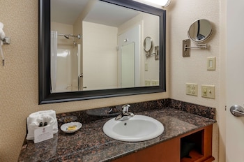 Standard Room, 2 Queen Beds, Non Smoking, Refrigerator & Microwave (with Sofabed)