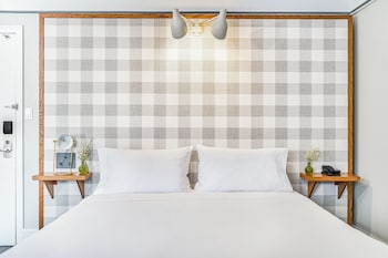 Deluxe Room, 1 King Bed