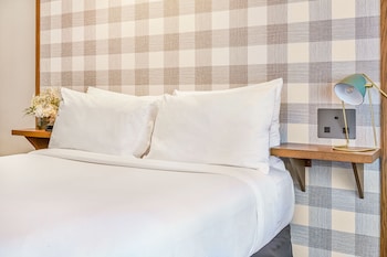 Superior Room, 1 Queen Bed