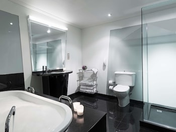 Junior Suite, 1 King Bed, Jetted Tub (Private Office)