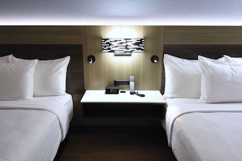 Standard Room, 2 Double Beds, Accessible, Bathtub