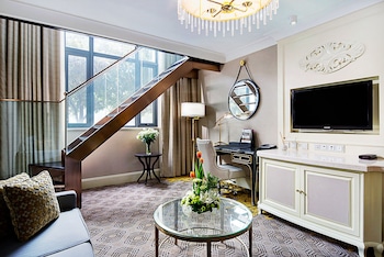 Junior Loft, 1 King Bed, Club Lounge Access (Lounge Access)