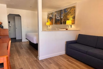 Studio Suite, 1 Queen Bed with Sofa bed, Non Smoking