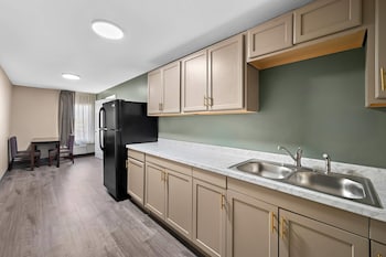 1 King Bed Suite w/ Efficiency Non Smoking