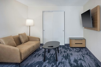 Suite, 1 King Bed with Sofa bed (Mobility/Hearing Access, Roll-in Shwr)