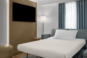 Premium Suite, 2 Queen Beds, Microwave