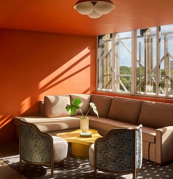 Grand Suite, Corner