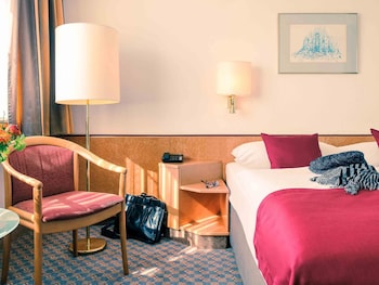 Standard Room, 1 Queen Bed